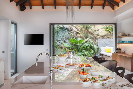 VILLA LES ROCHES KITCHEN & DINING AREA 9