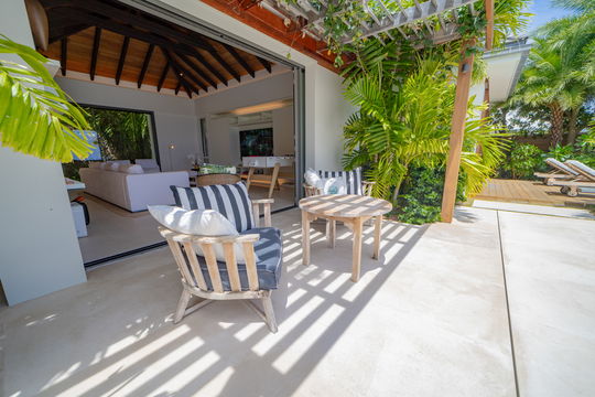 VILLA LES ROCHES OUTDOOR LOUNGE AREA 3