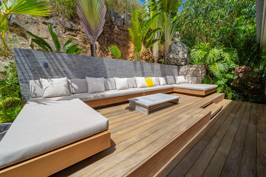 VILLA LES ROCHES OUTDOOR LOUNGE AREA 4