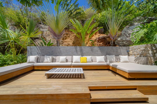 VILLA LES ROCHES OUTDOOR LOUNGE AREA 5