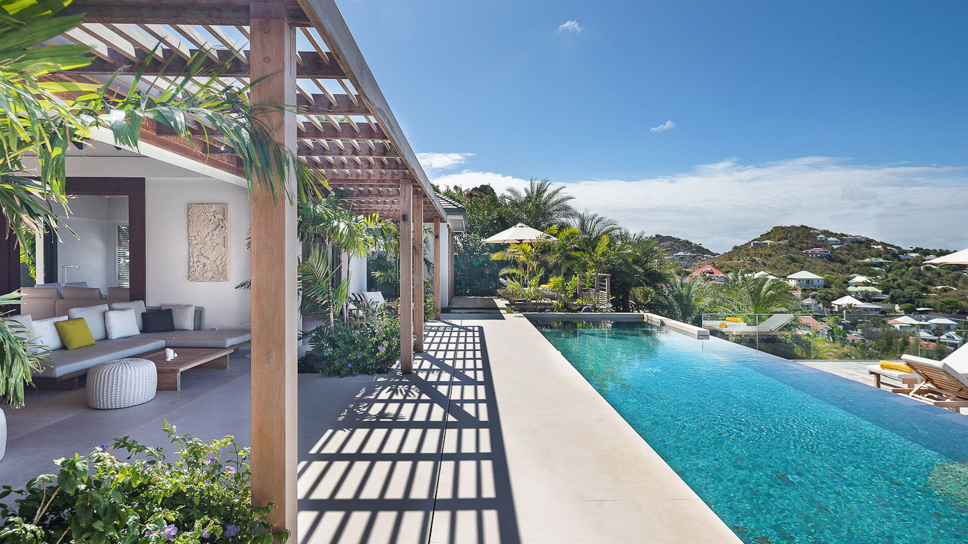 POOL & TERRACE