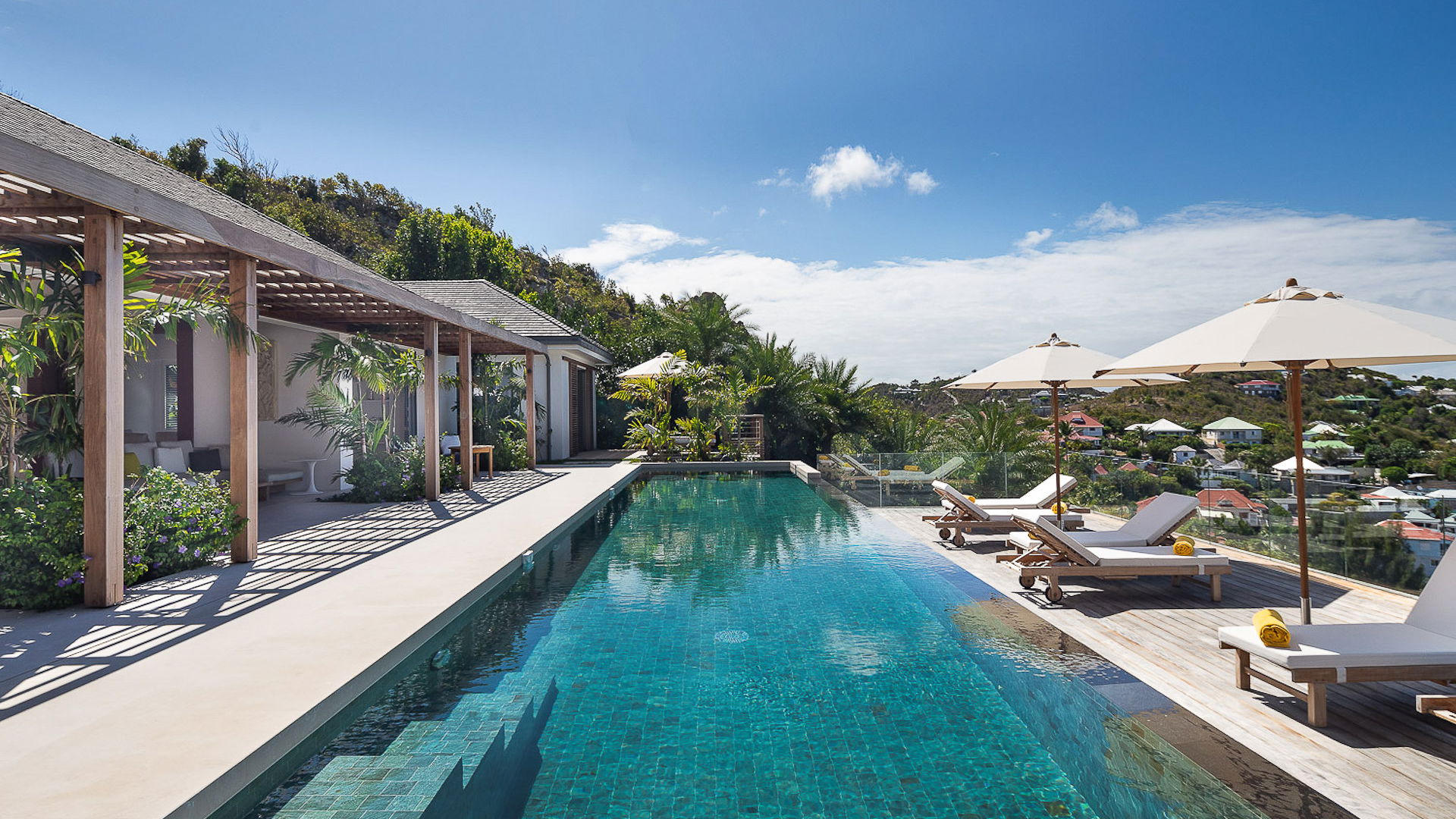 POOL & TERRACE