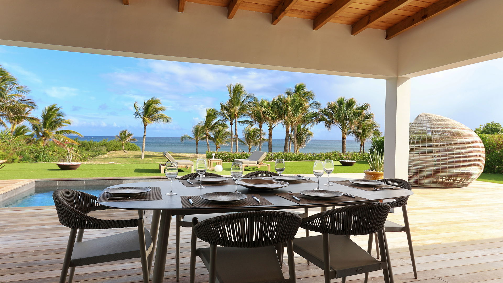 KITCHEN & DINING AREA