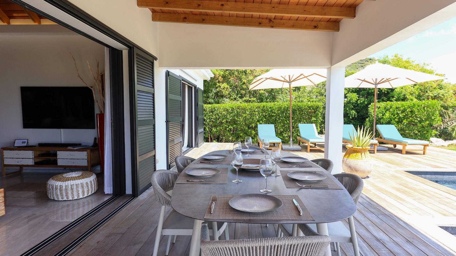 KITCHEN & DINING AREA