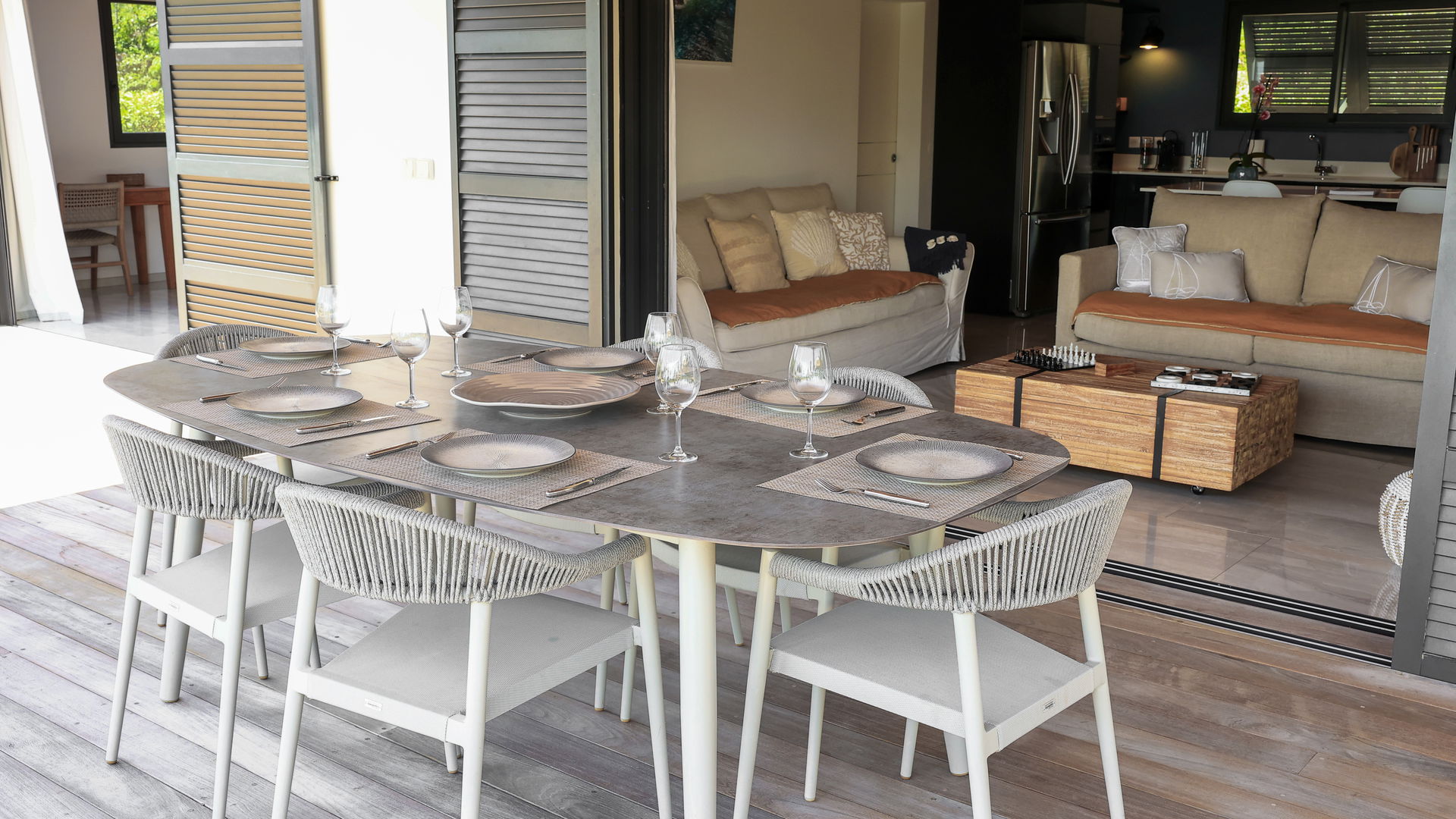 KITCHEN & DINING AREA