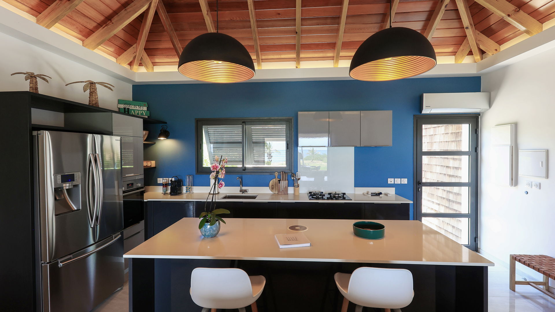 KITCHEN & DINING AREA