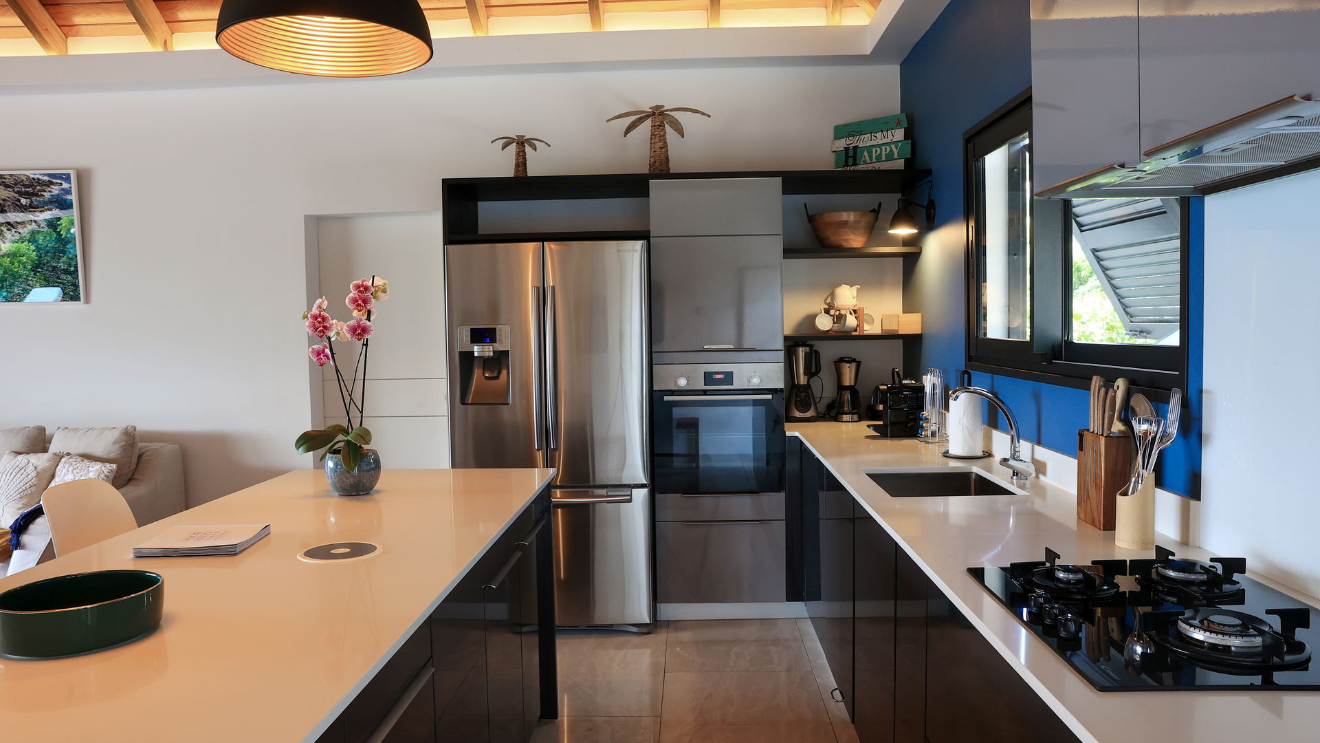 KITCHEN & DINING AREA