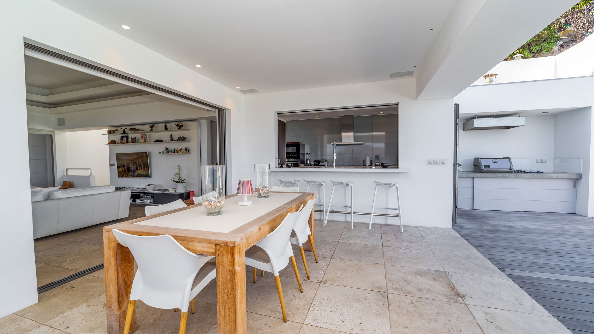 KITCHEN & DINING AREA