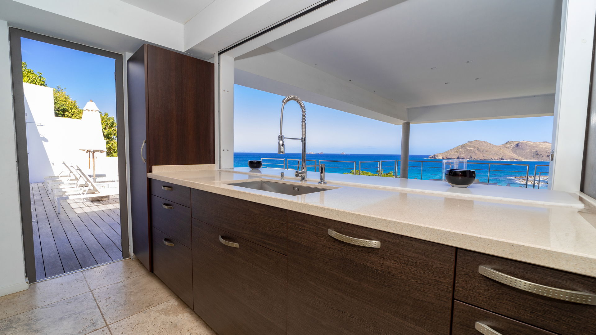 KITCHEN & DINING AREA