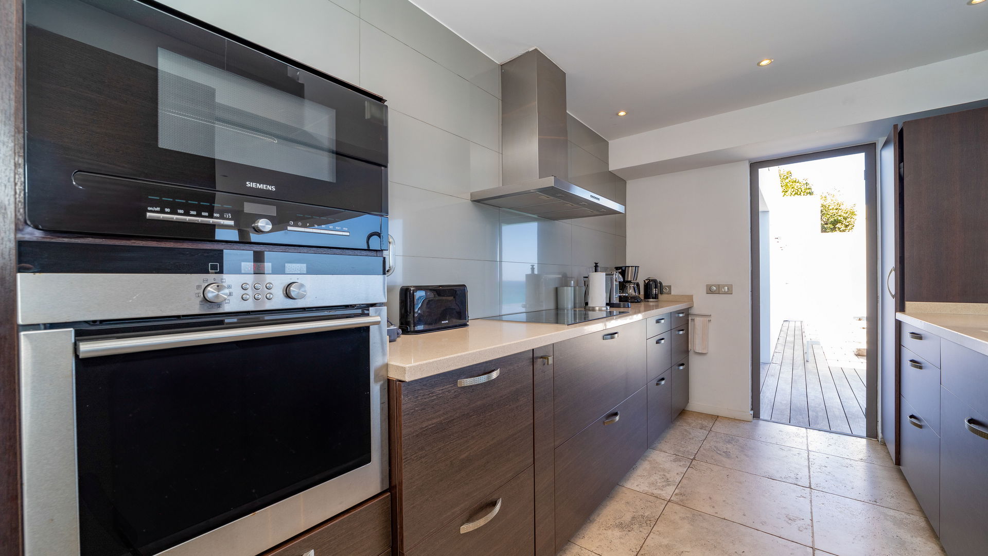 KITCHEN & DINING AREA