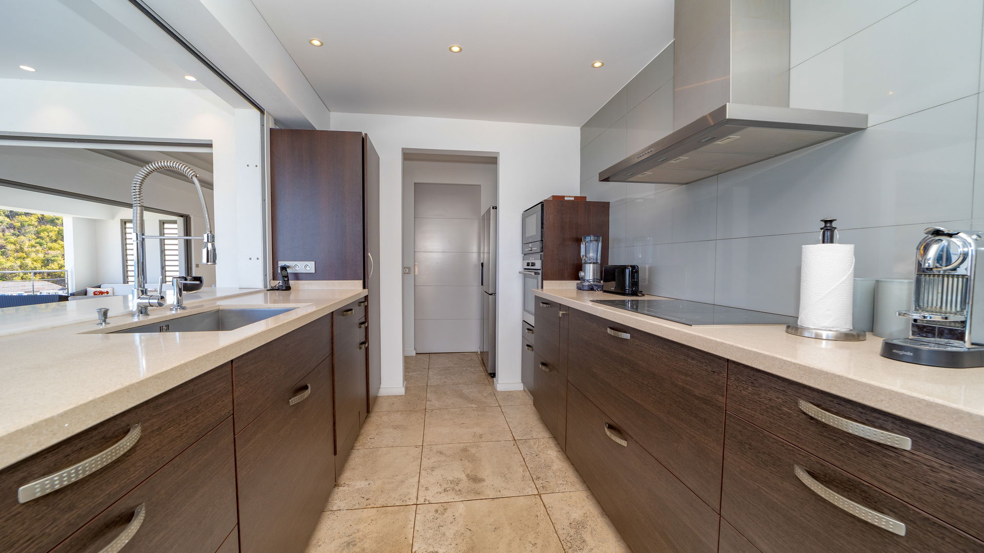 KITCHEN & DINING AREA