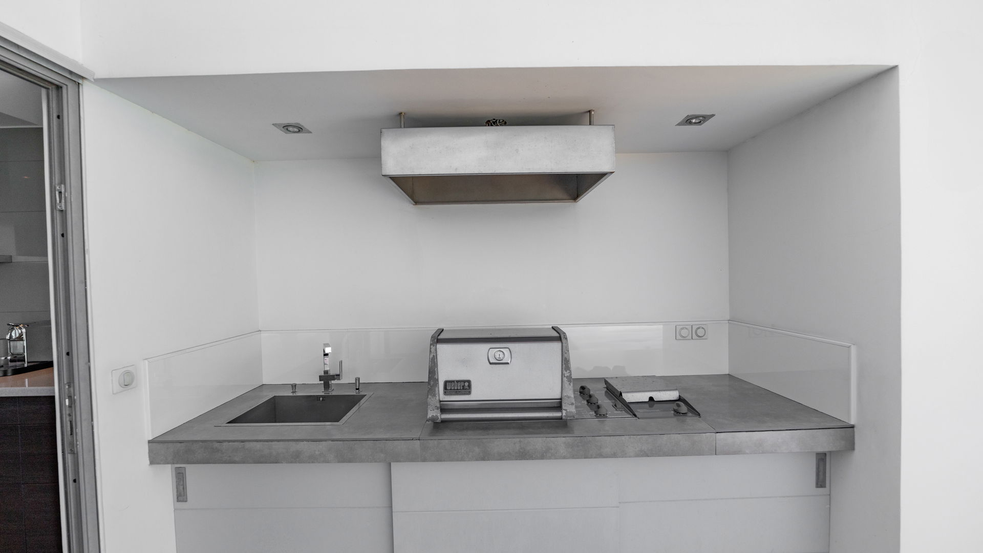 KITCHEN & DINING AREA