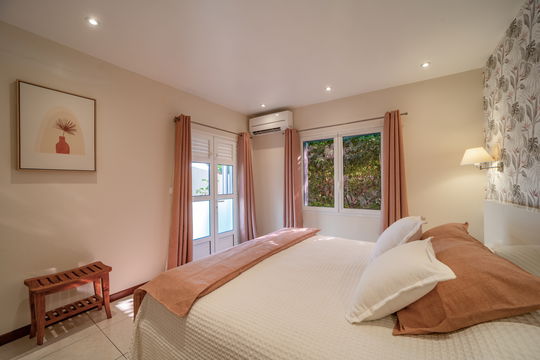 VILLA RAISINNIERS BEDROOM2 1