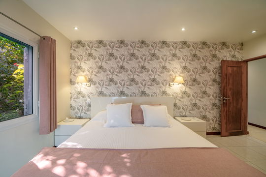 VILLA RAISINNIERS BEDROOM2 3