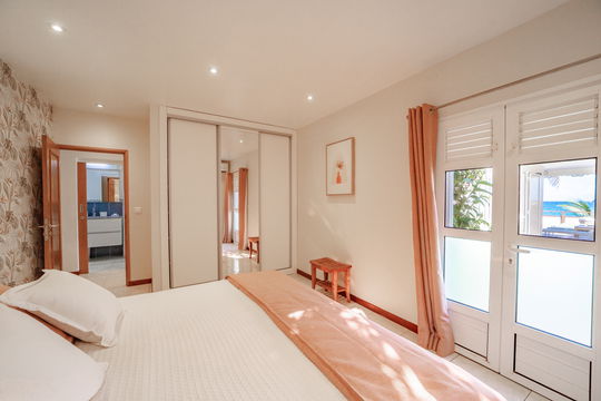 VILLA RAISINNIERS BEDROOM2 5