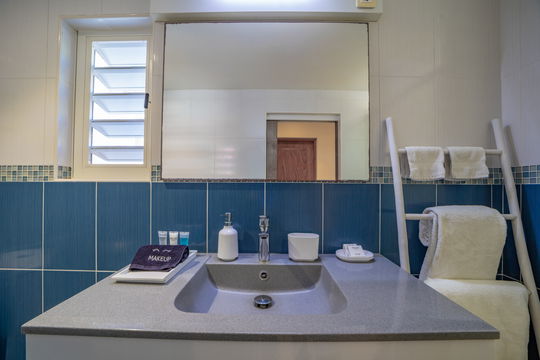 VILLA RAISINNIERS BEDROOM2 7