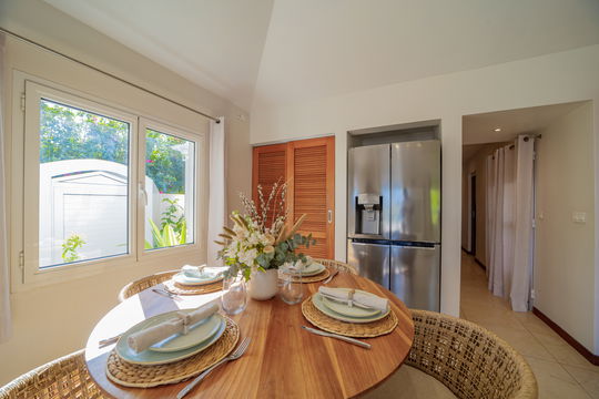 VILLA RAISINNIERS KITCHEN & DINING AREA 3
