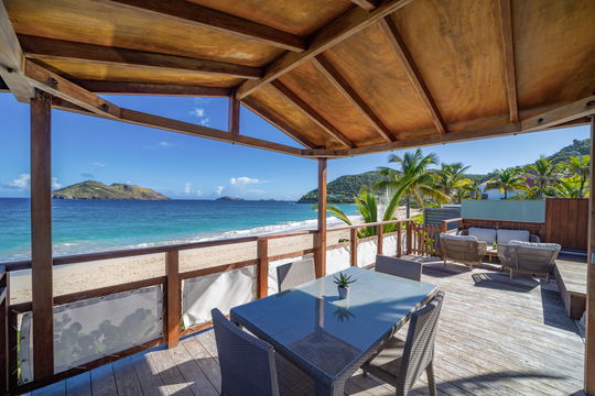 VILLA RAISINNIERS KITCHEN & DINING AREA 7