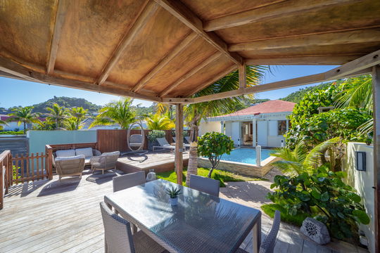 VILLA RAISINNIERS KITCHEN & DINING AREA 8