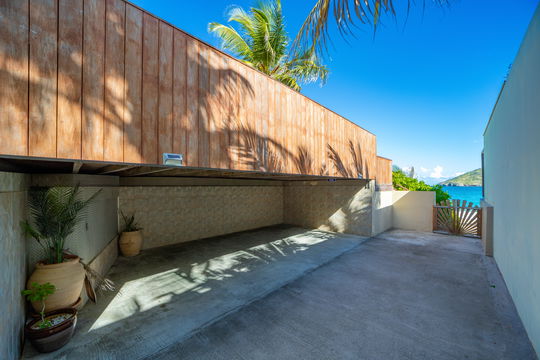 VILLA RAISINNIERS OUTDOORS 5