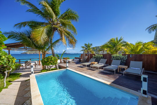 VILLA RAISINNIERS POOL & TERRACE 5