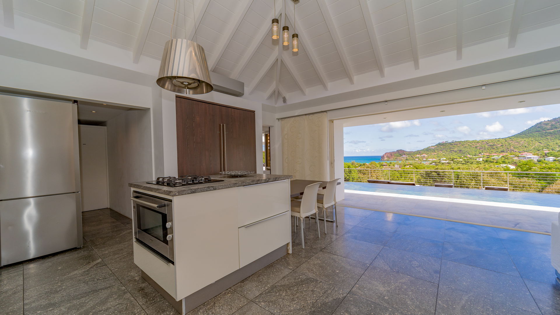 KITCHEN & DINING AREA