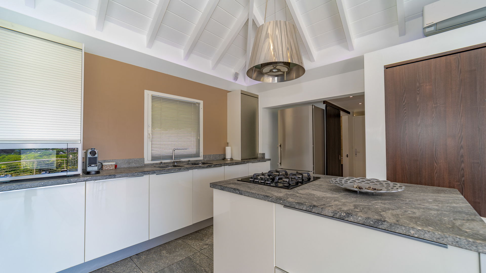 KITCHEN & DINING AREA