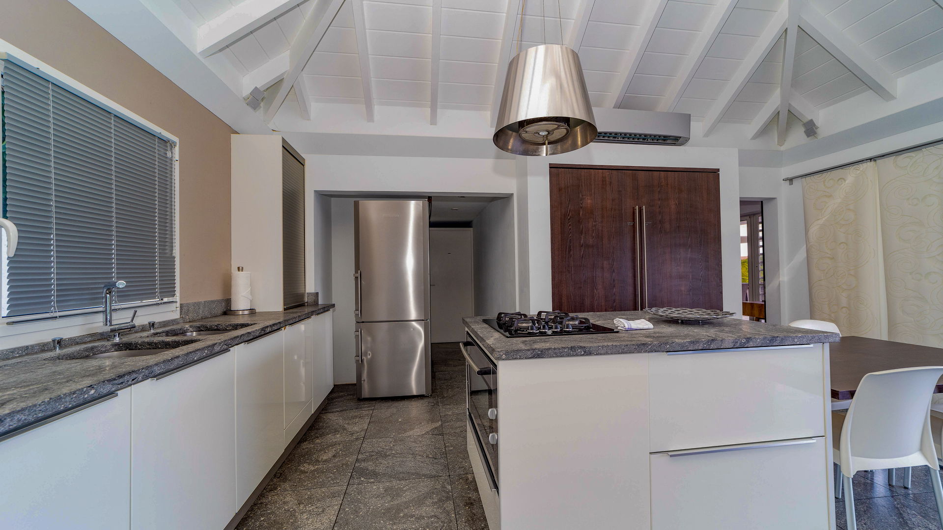 KITCHEN & DINING AREA