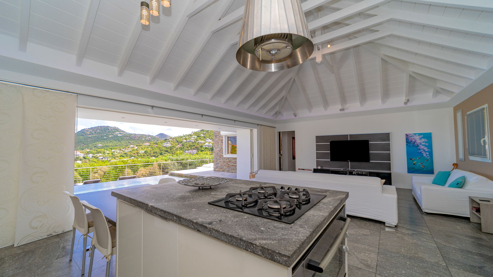 KITCHEN & DINING AREA