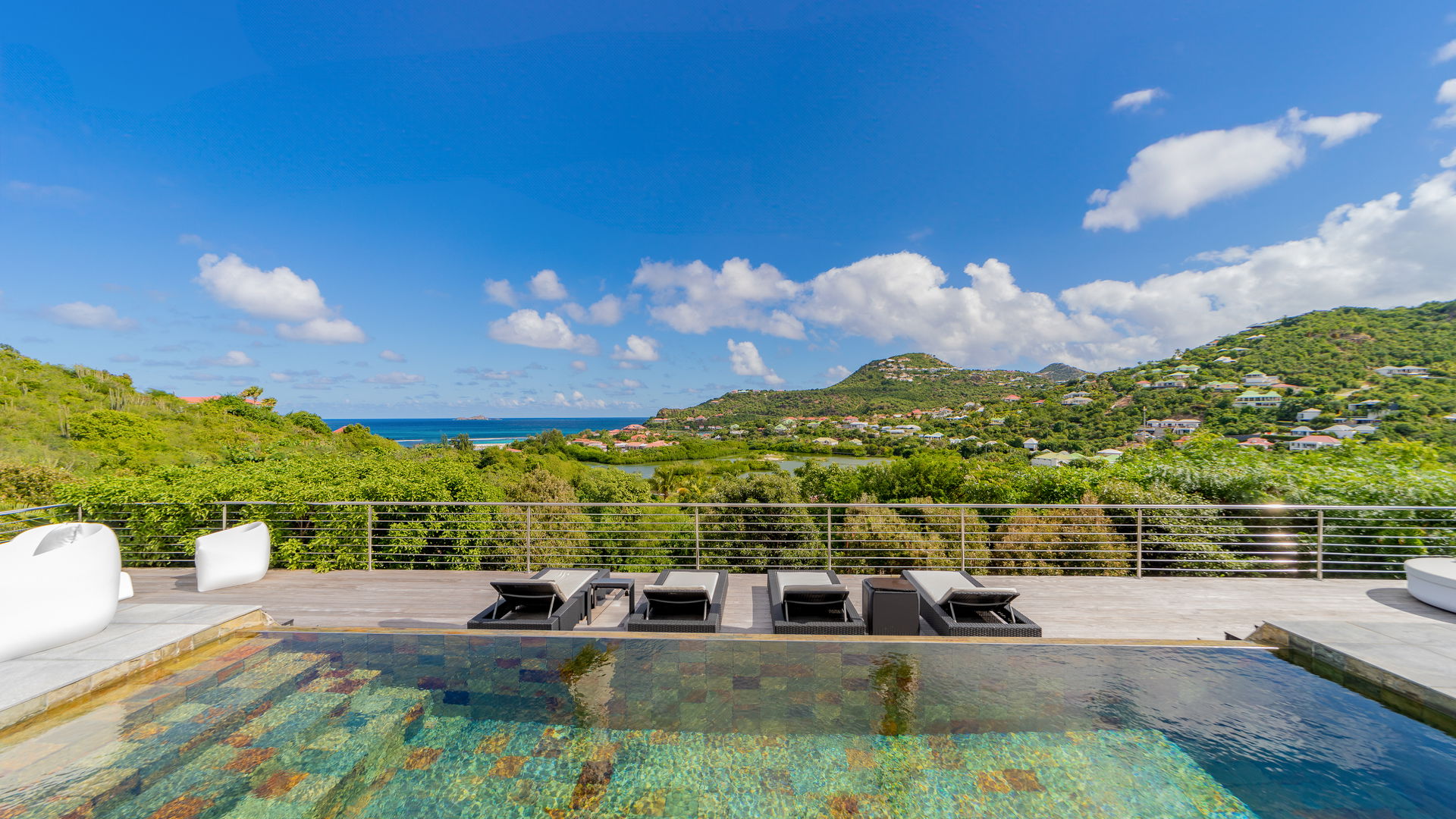 POOL & TERRACE