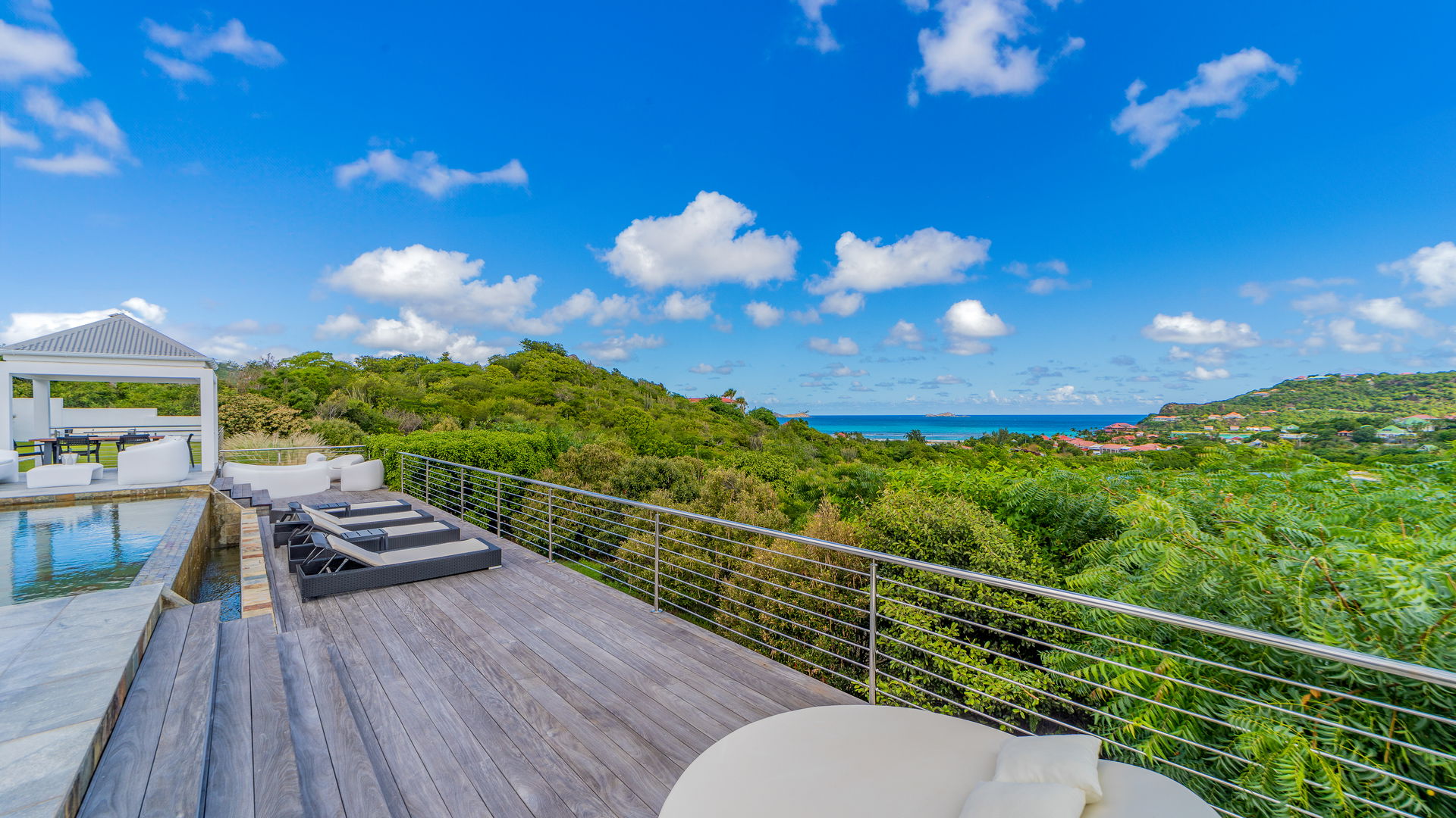 POOL & TERRACE