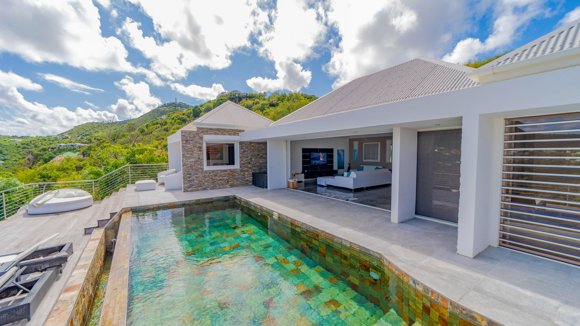 POOL & TERRACE
