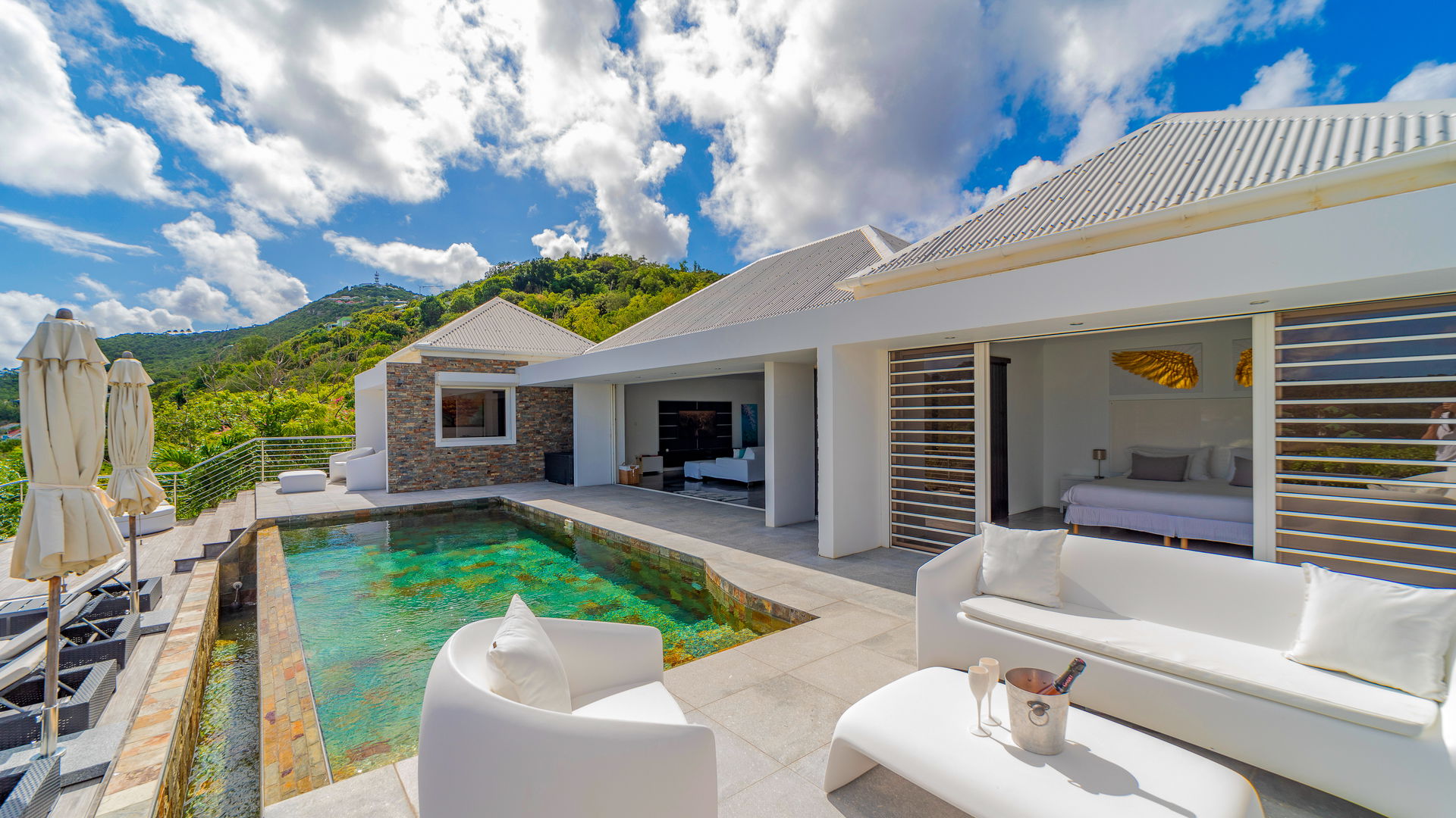 POOL & TERRACE