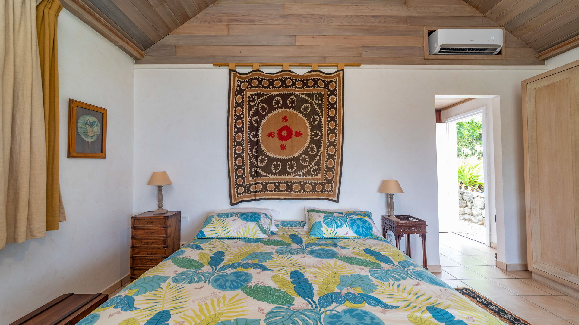 BEDROOM 1