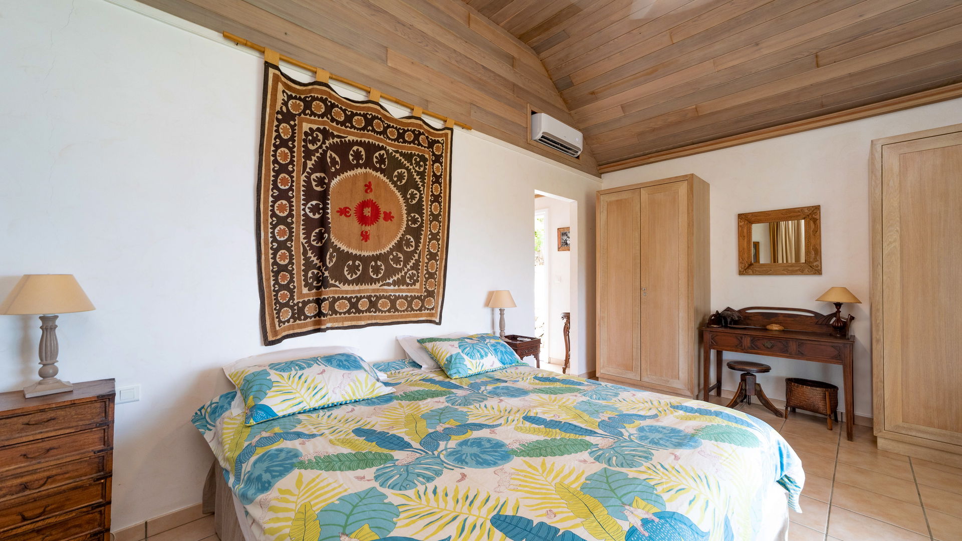 BEDROOM 1