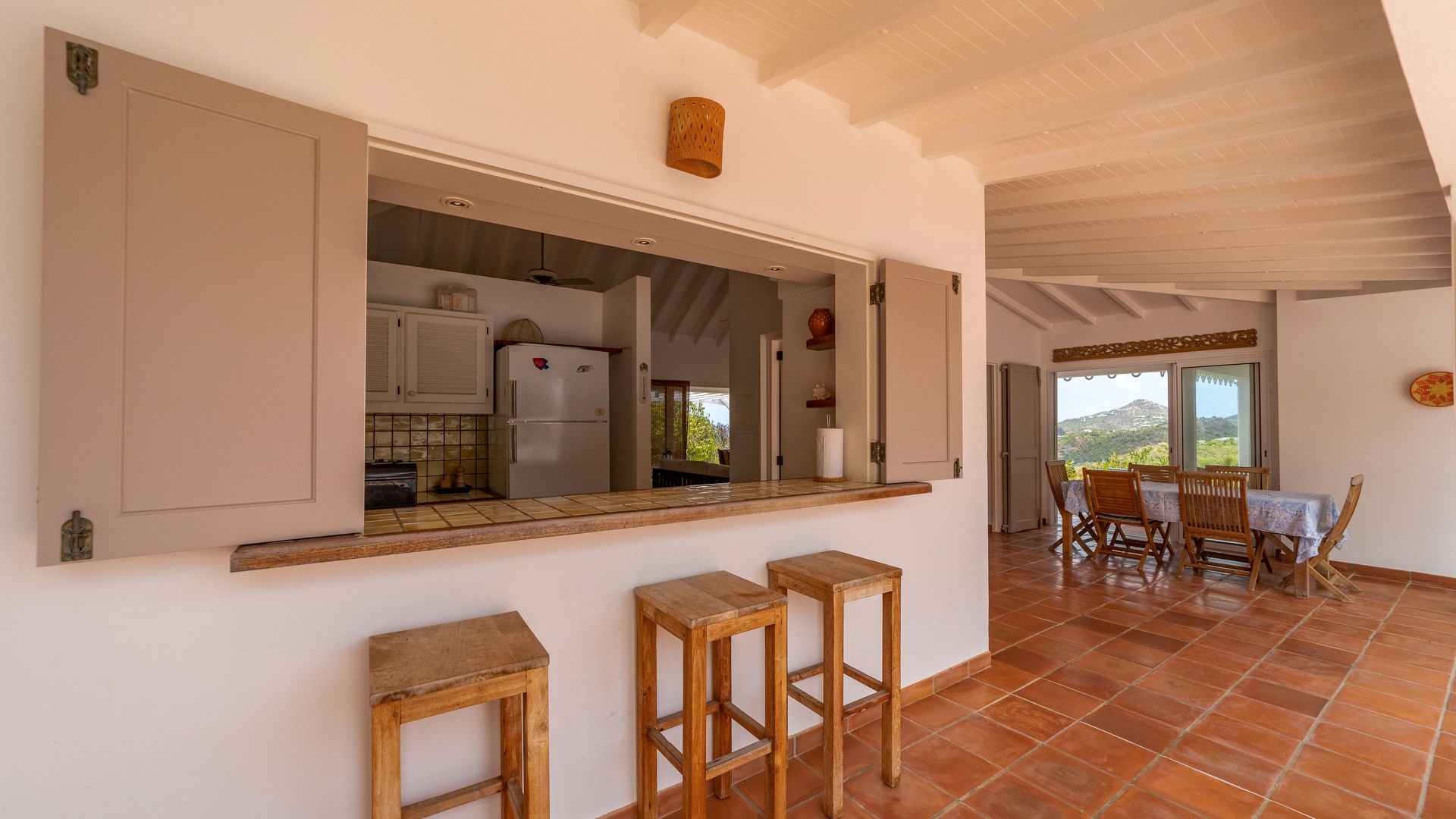 KITCHEN & DINING AREA