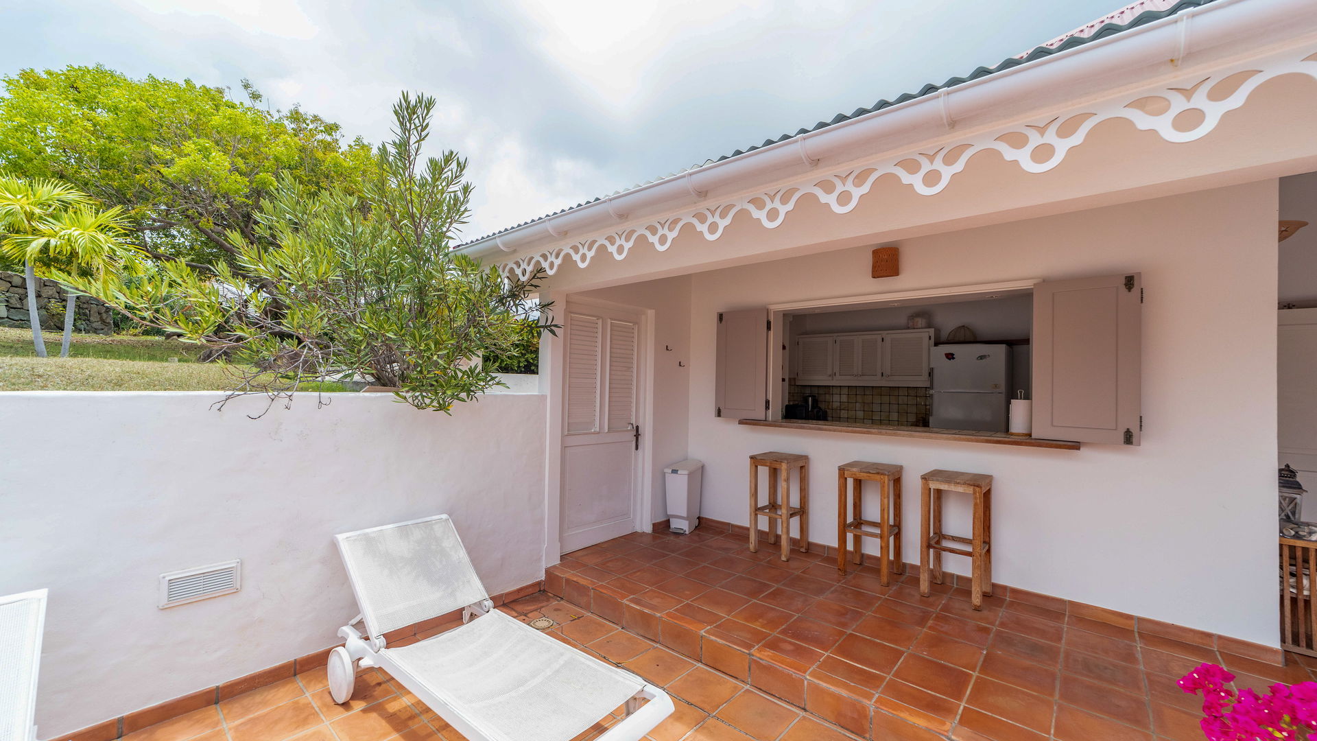 KITCHEN & DINING AREA