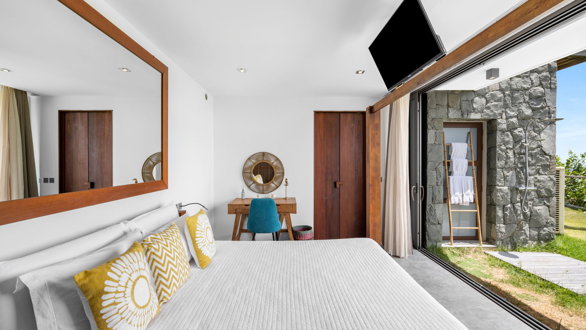 BEDROOM 4