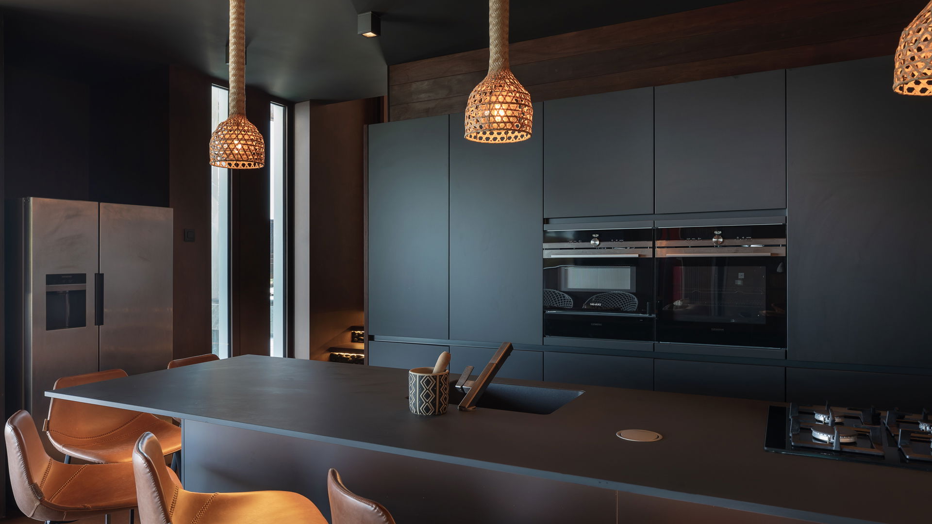 KITCHEN & DINING AREA