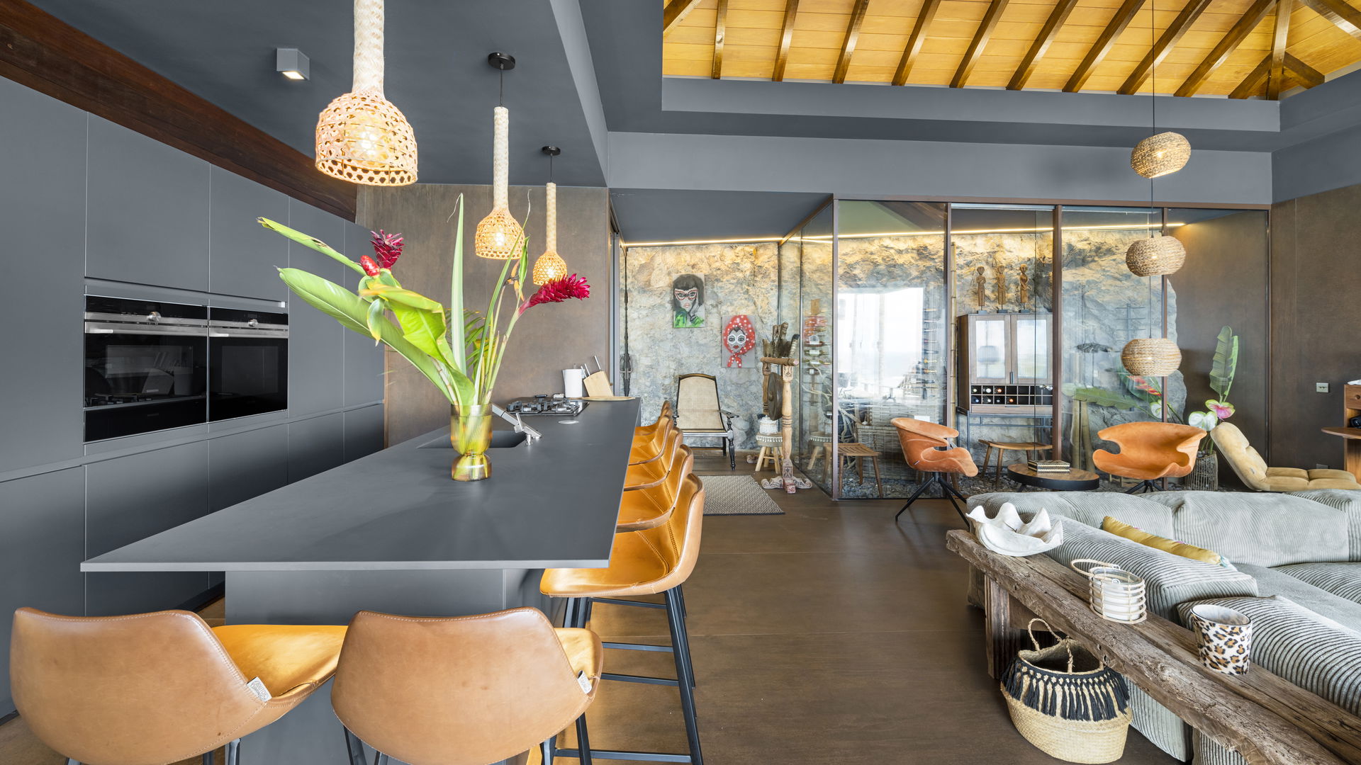 KITCHEN & DINING AREA