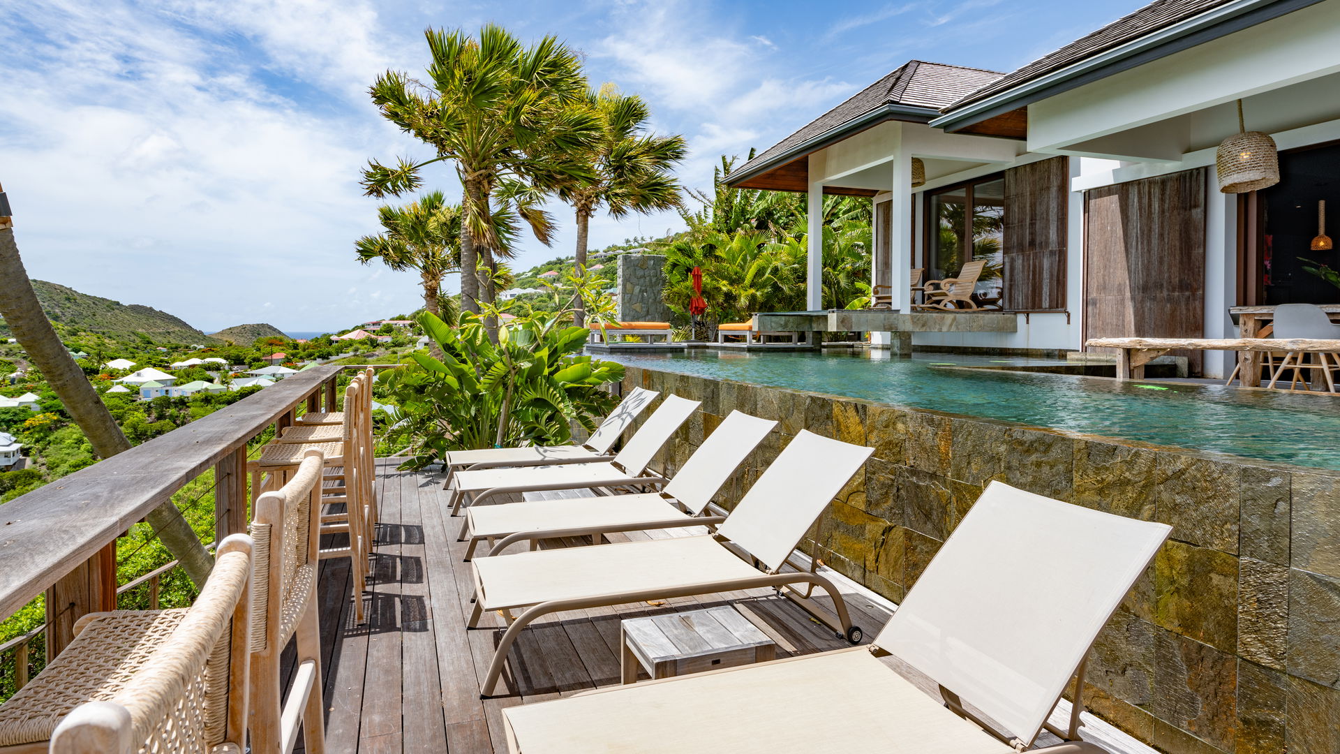POOL & TERRACE
