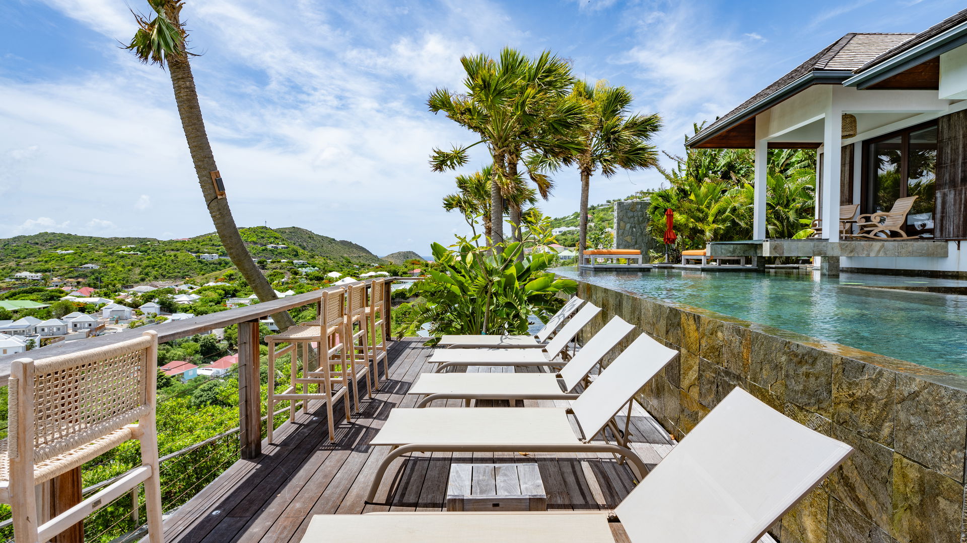 POOL & TERRACE