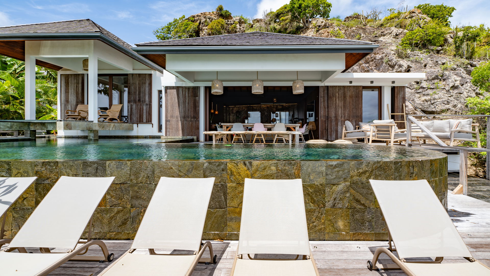 POOL & TERRACE
