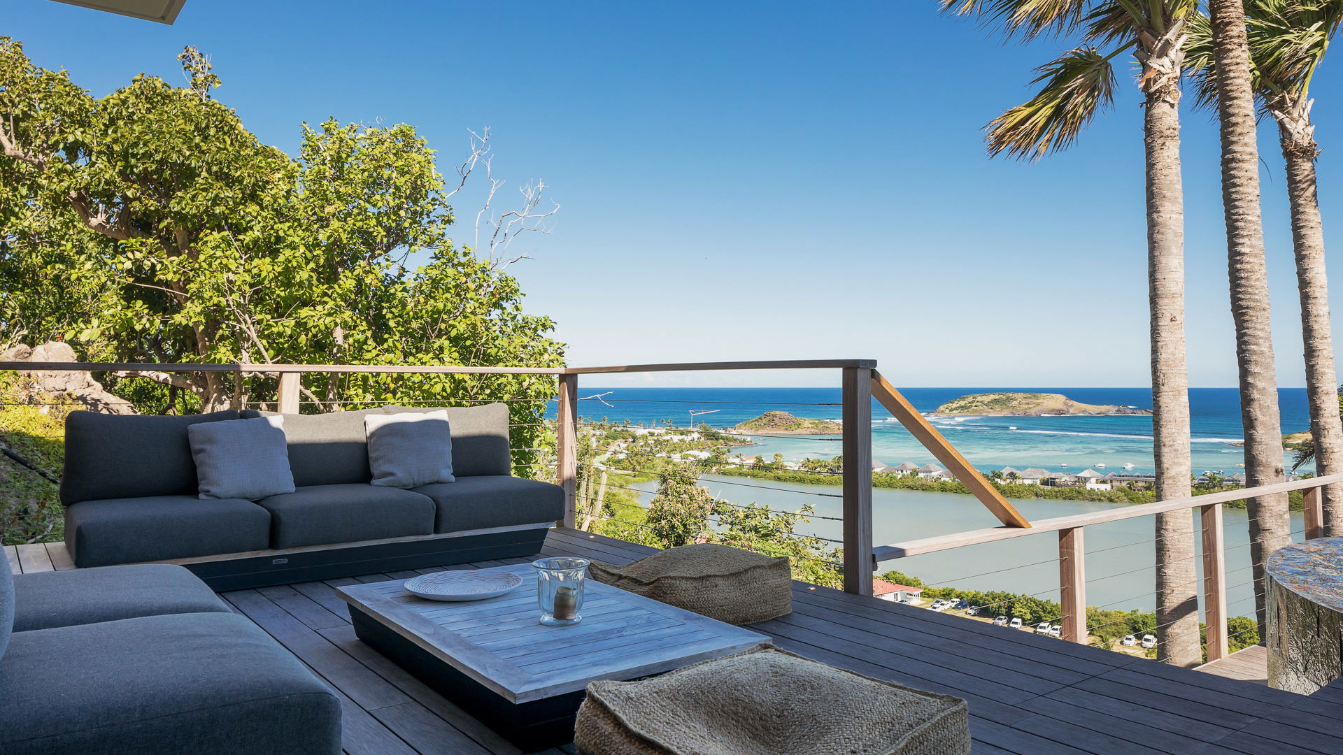 POOL & TERRACE