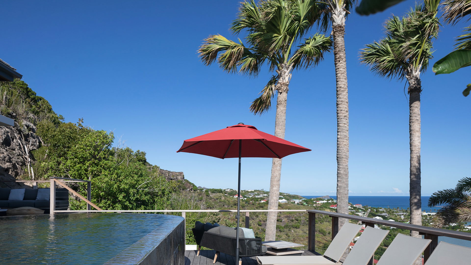 POOL & TERRACE