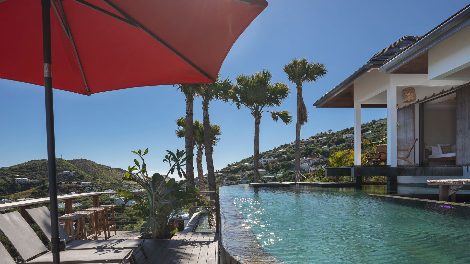 POOL & TERRACE