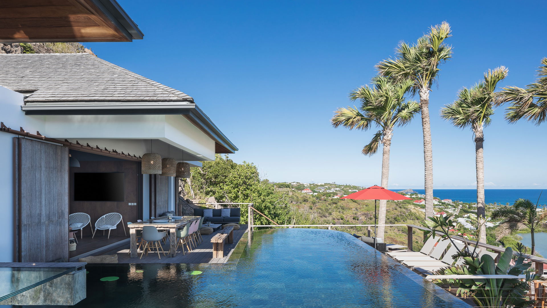 POOL & TERRACE