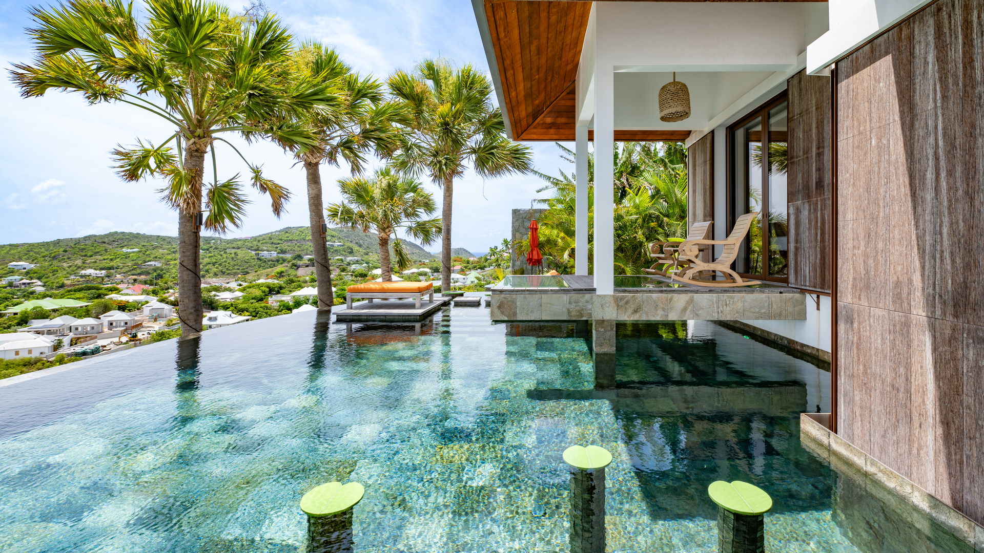 POOL & TERRACE