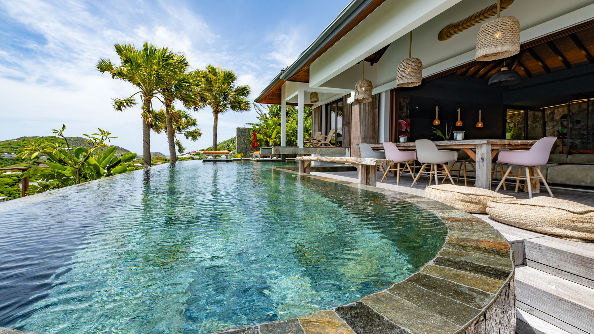 POOL & TERRACE