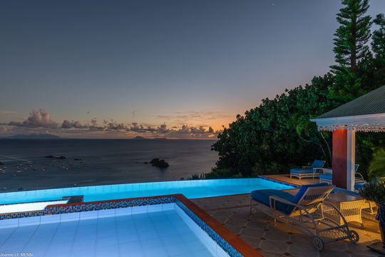 VILLA MANGO BY NIGHT 1